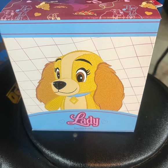 Brand new in boxes lady and the tramp - Picture 2 of 2